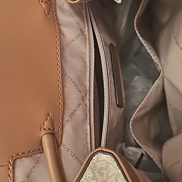 Large back pack - Picture 5 of 9